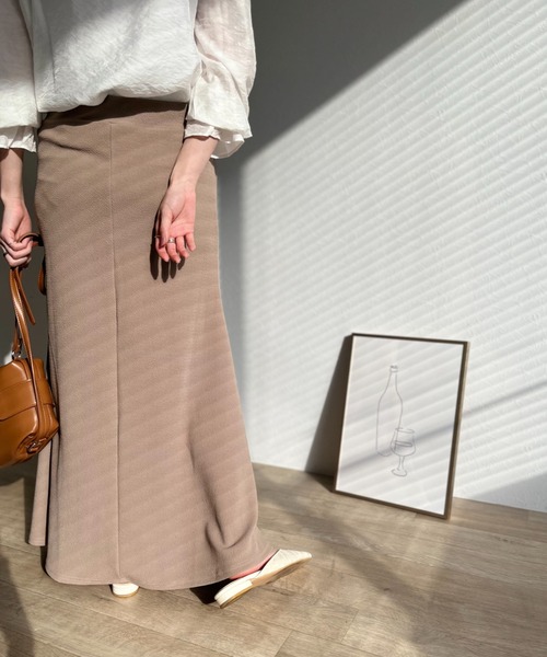 ISOOK（アイスー）の「Emboss mermaid skirt / エンボスマーメイドスカート（スカート・レディース・ブラック/ベージュ/ブラウン・FREE）」の7枚目の写真