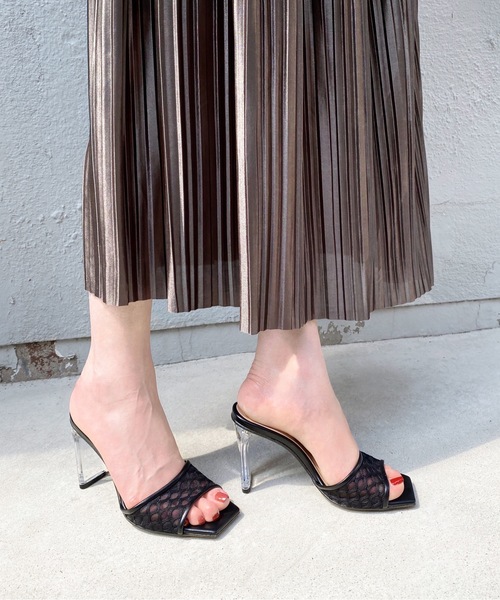 MAMIAN（マミアン）の「メッシュデザイン クリアヒール ミュール (8.5cmヒール)（サンダル・レディース・ブラック/グレイッシュベージュ/ホワイト・L/M/S）」の3枚目の写真