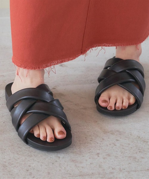 titivate（ティティベイト）の「フェイクレザーパデットサンダル（サンダル・レディース・ブラック/オフホワイト/キャメル・L/S/LL/M）」の7枚目の写真