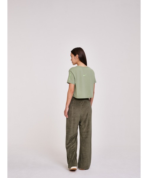 NIKE(ナイキ)の「ナイキ Dri-FIT ウィメンズ クロップド Tシャツ / Nike Dri-FIT Women's Cropped T-Shirt<XS-XL 展開>(Tシャツ/カットソー・レディース・グレー系その他/オリーブ系・M/S/XL/L/XS)」の16枚目の写真