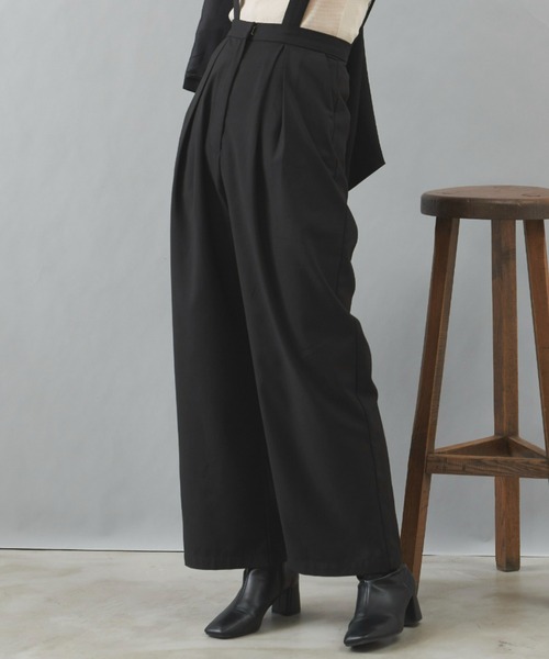 Aunt Marie's(アントマリーズ)の「タックワイドパンツ / サスペンダー(その他パンツ・レディース・ブラック/グレー・FREE)」の4枚目の写真