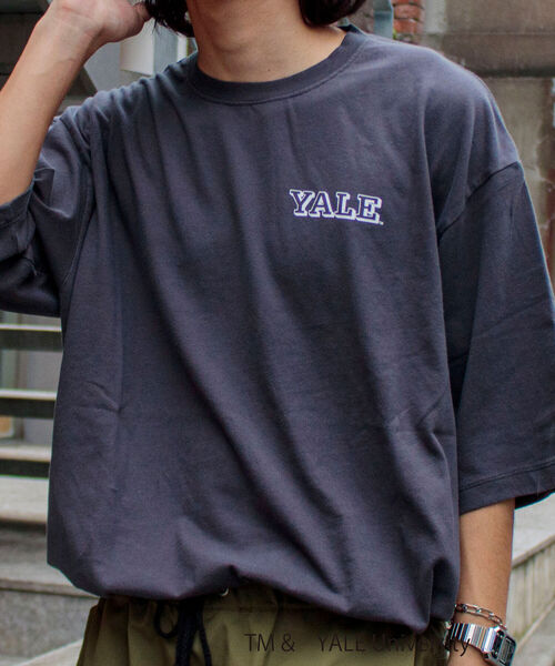GLOSTER(グロスター)の「【YALE/イェール】別注プリントTシャツ VINTAGE DYEING カレッジロゴ(Tシャツ/カットソー・メンズ・チャコールグレー/ネイビー/オフホワイト・M/L)」の4枚目の写真