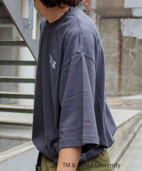 GLOSTER(グロスター)の「【YALE/イェール】別注プリントTシャツ VINTAGE DYEING カレッジロゴ(Tシャツ/カットソー・メンズ・チャコールグレー/ネイビー/オフホワイト・M/L)」の6枚目の写真