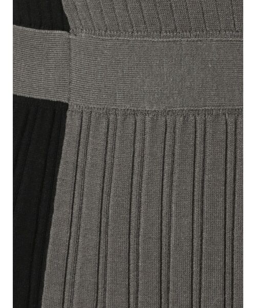 LAGUNAMOON(ラグナムーン)の「バイカラーラインニットワンピース(ワンピース・レディース・チャコールグレー/ベージュ/ブルー・SMALL/MEDIUM)」の10枚目の写真