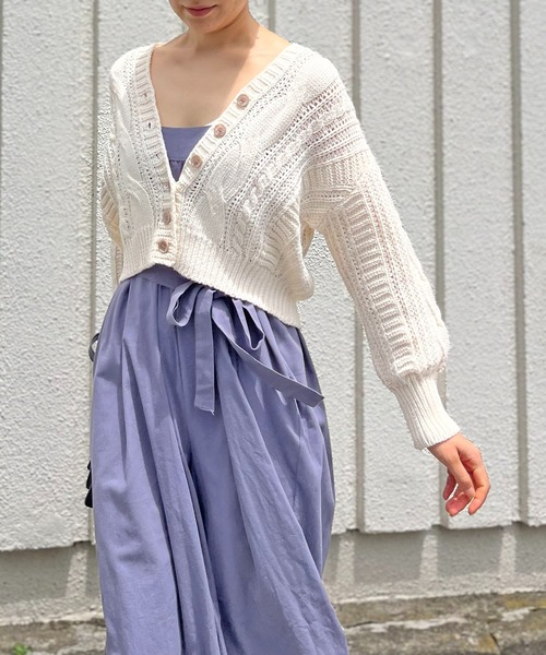 Jewelobe(ジュエローブ)の「Vネックケーブルニットショートカーディガン(カーディガン/ボレロ・レディース・パープル/ブルー/アイボリー/モカ・FREE)」の9枚目の写真