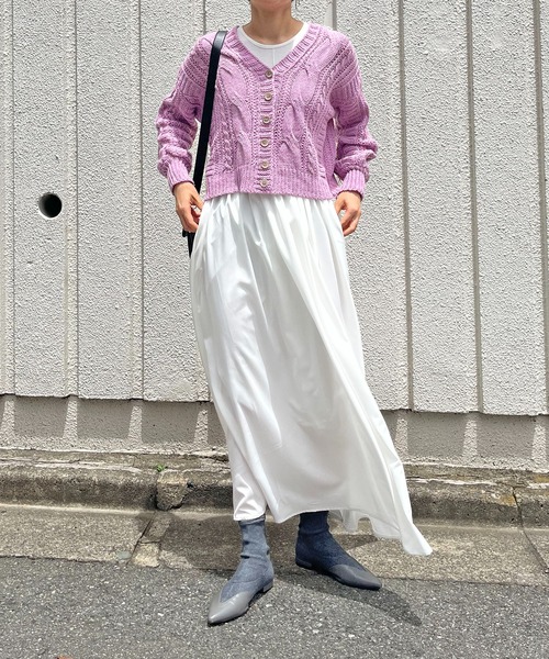 Jewelobe(ジュエローブ)の「Vネックケーブルニットショートカーディガン(カーディガン/ボレロ・レディース・パープル/ブルー/アイボリー/モカ・FREE)」の13枚目の写真