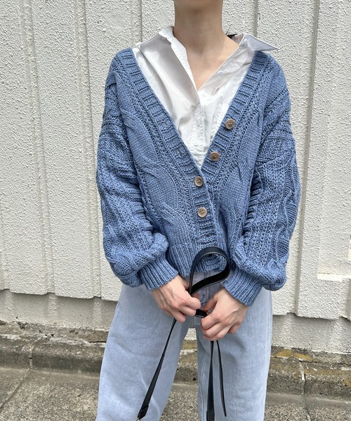 Jewelobe(ジュエローブ)の「Vネックケーブルニットショートカーディガン(カーディガン/ボレロ・レディース・パープル/ブルー/アイボリー/モカ・FREE)」の20枚目の写真