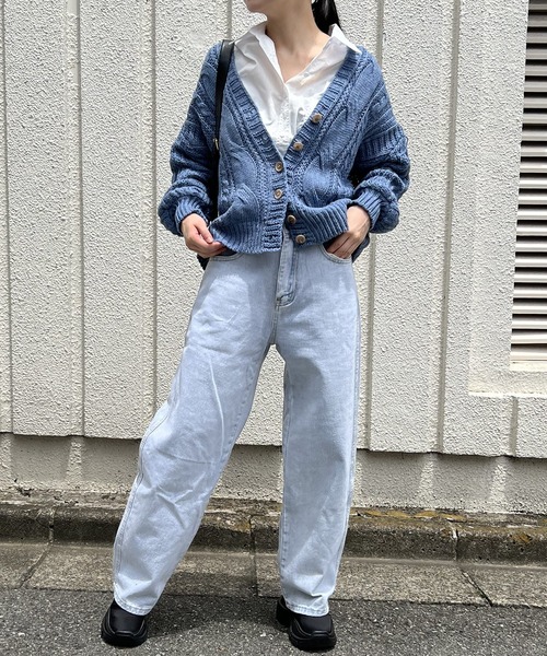 Jewelobe(ジュエローブ)の「Vネックケーブルニットショートカーディガン(カーディガン/ボレロ・レディース・パープル/ブルー/アイボリー/モカ・FREE)」の22枚目の写真