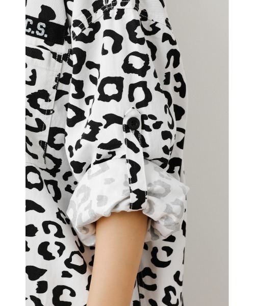 RODEO CROWNS WIDE BOWL（ロデオクラウンズワイドボウル）の「パターンフードロゴミリタリーシャツワンピースWL（シャツワンピース・レディース・ホワイト系その他・FREE）」の3枚目の写真