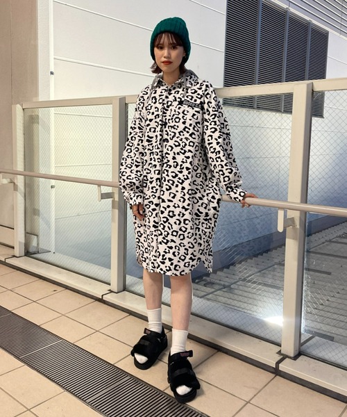 RODEO CROWNS WIDE BOWL（ロデオクラウンズワイドボウル）の「パターンフードロゴミリタリーシャツワンピースWL（シャツワンピース・レディース・ホワイト系その他・FREE）」の17枚目の写真