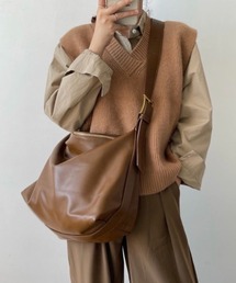 ARULE（アルール）の「『ARULE/アルール』レザーライクジップメッセンジャーバッグ【Y】【CN】（ショルダーバッグ）」