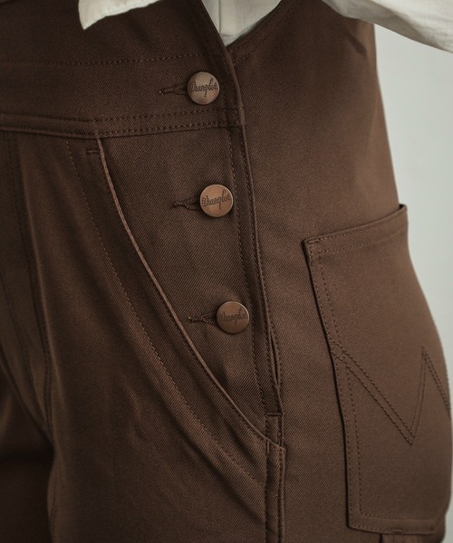 Wrangler(ラングラー)の「フレアオーバーオール(サロペット/オーバーオール・レディース・ブラック/オフホワイト/ブラウン/グリーン・X-SMALL/SMALL/MEDIUM)」の13枚目の写真