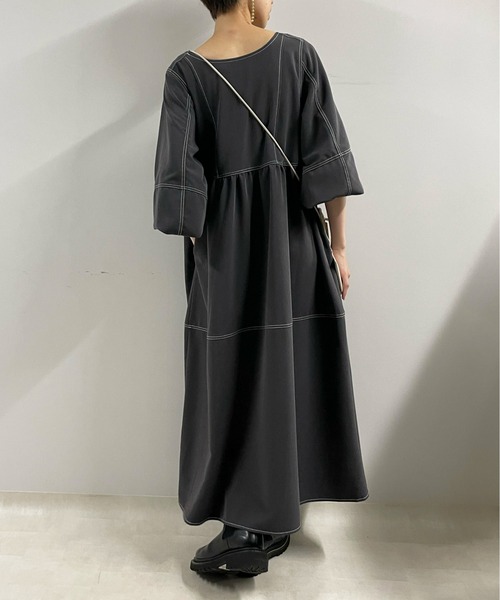 un dix cors（アンディコール）の「SNSで100万回再生突破！　前後2WAY配色ステッチワンピース（ワンピース・レディース・ベージュ/チャコール・FREE/S）」の16枚目の写真