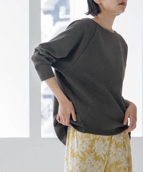 THE SHOP TK (ザ ショップ ティーケー )の「◆【オンオフ対応】サイドタックプルオーバー(Tシャツ/カットソー・レディース・グリーン/ダークブラウン/ブラック/ナチュラル・LL/L/M/S)」の2枚目の写真