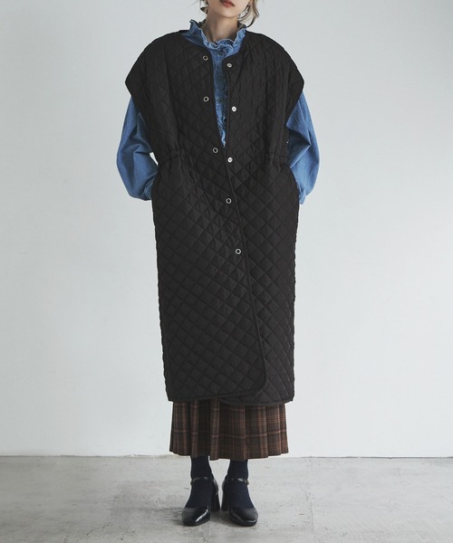 etoll.（エトル）の「ライトキルティングロングジレ（ノーカラーコート・レディース・アイボリー/ブラック/カーキ・FREE）」の2枚目の写真