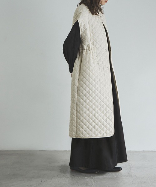 etoll.（エトル）の「ライトキルティングロングジレ（ノーカラーコート・レディース・アイボリー/ブラック/カーキ・FREE）」の12枚目の写真