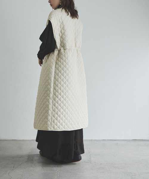 etoll.（エトル）の「ライトキルティングロングジレ（ノーカラーコート・レディース・アイボリー/ブラック/カーキ・FREE）」の13枚目の写真