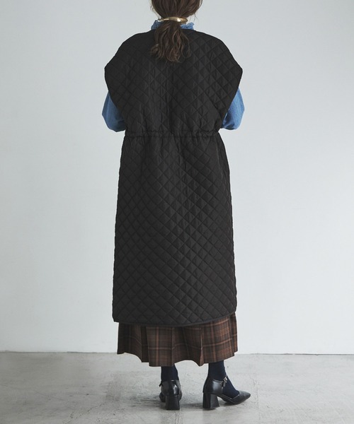 etoll.（エトル）の「ライトキルティングロングジレ（ノーカラーコート・レディース・アイボリー/ブラック/カーキ・FREE）」の9枚目の写真