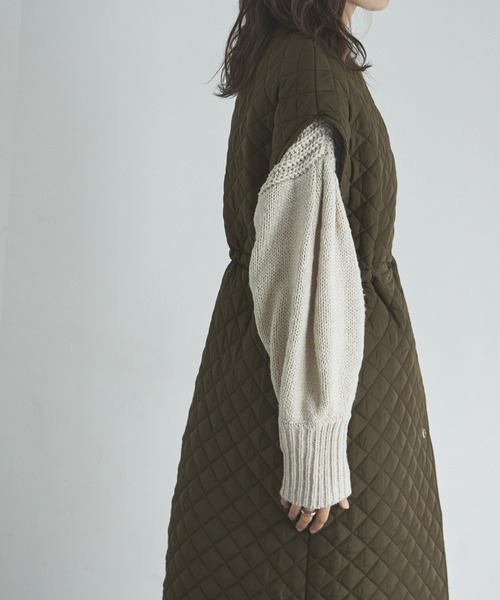 etoll.（エトル）の「ライトキルティングロングジレ（ノーカラーコート・レディース・アイボリー/ブラック/カーキ・FREE）」の19枚目の写真