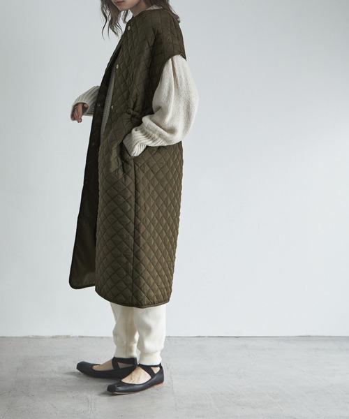 etoll.（エトル）の「ライトキルティングロングジレ（ノーカラーコート・レディース・アイボリー/ブラック/カーキ・FREE）」の21枚目の写真