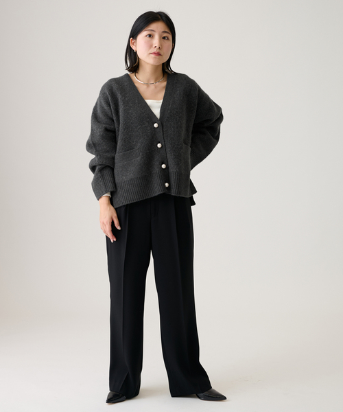 journal standard L'essage(ジャーナルスタンダードレサージュ)の「パールボタンカーディガン(カーディガン/ボレロ・レディース・ベージュ/チャコールグレー・FREE)」の3枚目の写真