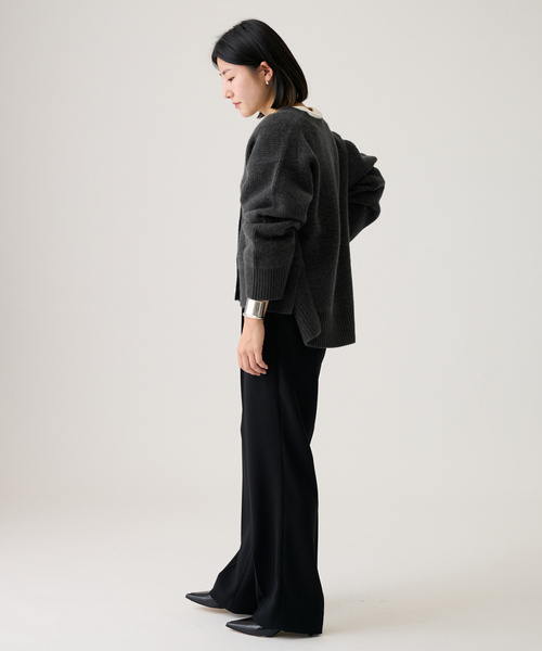 journal standard L'essage(ジャーナルスタンダードレサージュ)の「パールボタンカーディガン(カーディガン/ボレロ・レディース・ベージュ/チャコールグレー・FREE)」の4枚目の写真
