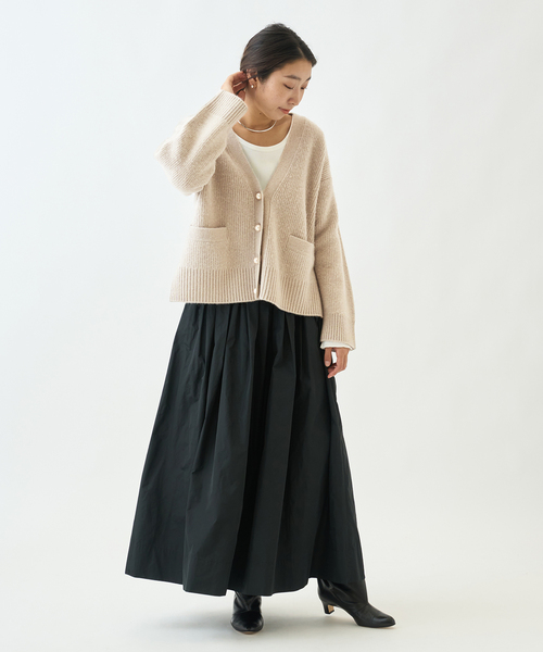 journal standard L'essage(ジャーナルスタンダードレサージュ)の「パールボタンカーディガン(カーディガン/ボレロ・レディース・ベージュ/チャコールグレー・FREE)」の9枚目の写真