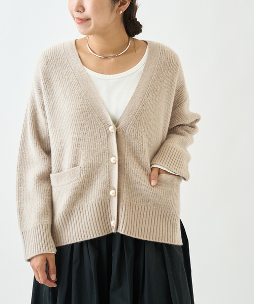 journal standard L'essage(ジャーナルスタンダードレサージュ)の「パールボタンカーディガン(カーディガン/ボレロ・レディース・ベージュ/チャコールグレー・FREE)」の11枚目の写真