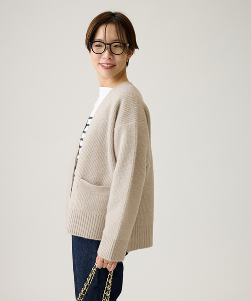journal standard L'essage(ジャーナルスタンダードレサージュ)の「パールボタンカーディガン(カーディガン/ボレロ・レディース・ベージュ/チャコールグレー・FREE)」の16枚目の写真