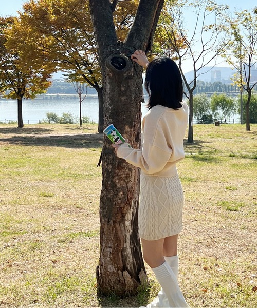 by muni:r(バイ ムニール)の「ワッペン刺繍Vネックニット(ニット/セーター・レディース・レッド/ネイビー/ブルー/クリーム・FREE)」の17枚目の写真
