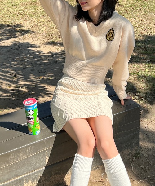 by muni:r(バイ ムニール)の「ワッペン刺繍Vネックニット(ニット/セーター・レディース・レッド/ネイビー/ブルー/クリーム・FREE)」の18枚目の写真