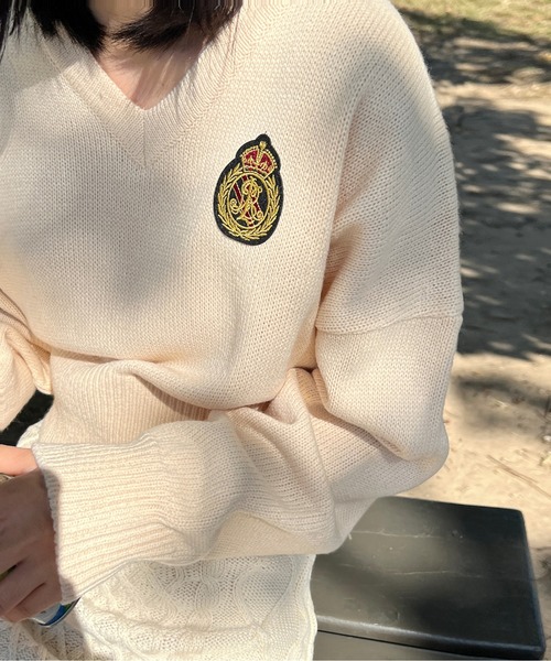 by muni:r(バイ ムニール)の「ワッペン刺繍Vネックニット(ニット/セーター・レディース・レッド/ネイビー/ブルー/クリーム・FREE)」の19枚目の写真