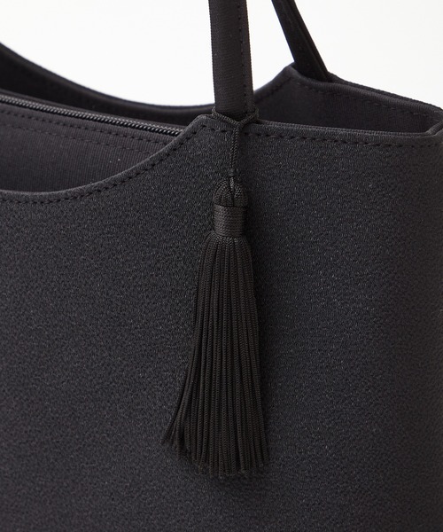 AIMER（エメ）の「【喪服用】アオリ手提げブラックフォーマルバッグ2点セット(バッグ・袱紗)（ハンドバッグ・レディース・ブラック・FREE）」の8枚目の写真