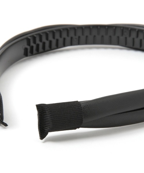 LAKOLE（ラコレ）の「フェイクレザーねじりカチューシャ / 183695（カチューシャ・レディース・ブラック/オフホワイト/サンドグレー・FREE）」の5枚目の写真