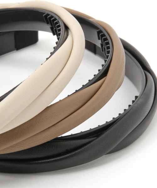 LAKOLE（ラコレ）の「フェイクレザーねじりカチューシャ / 183695（カチューシャ・レディース・ブラック/オフホワイト/サンドグレー・FREE）」の6枚目の写真