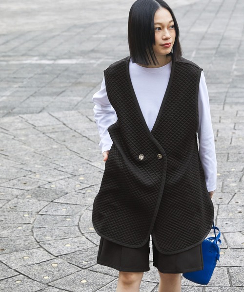 Chaco closet（チャコ クローゼット）の「キルティングジャガード ダブルボタン ミドル丈ジレ（ベスト・レディース・モカ/カーキ/アイボリー/ブラック・FREE）」の7枚目の写真