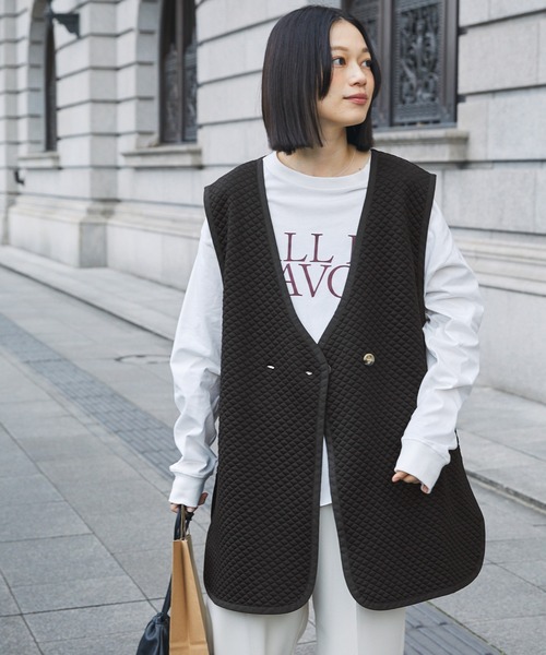 Chaco closet（チャコ クローゼット）の「キルティングジャガード ダブルボタン ミドル丈ジレ（ベスト・レディース・モカ/カーキ/アイボリー/ブラック・FREE）」の11枚目の写真