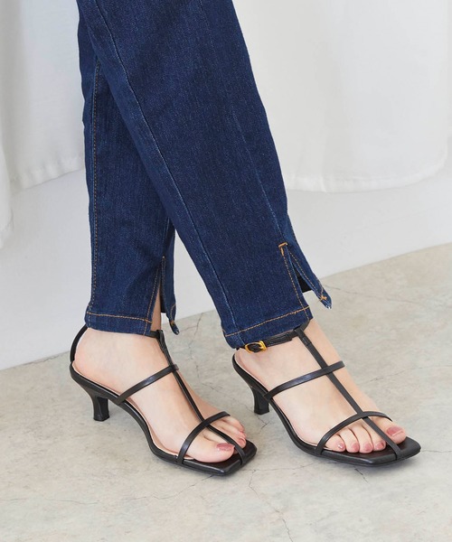 スクエアトゥストラップサンダル