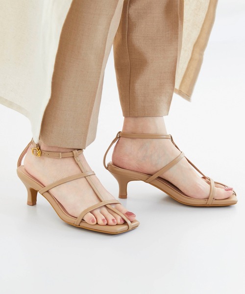 スクエアトゥストラップサンダル