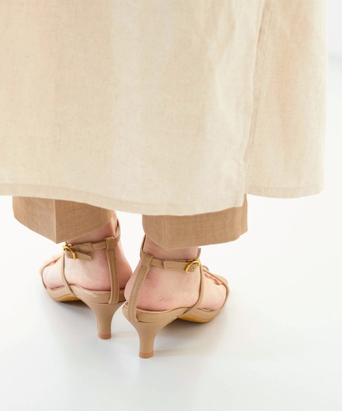 スクエアトゥストラップサンダル