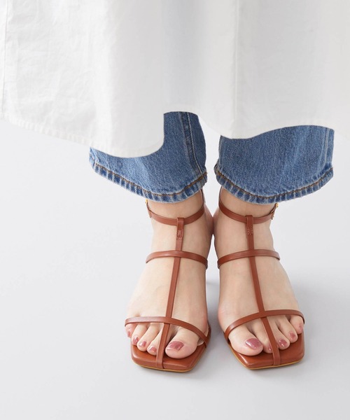 スクエアトゥストラップサンダル