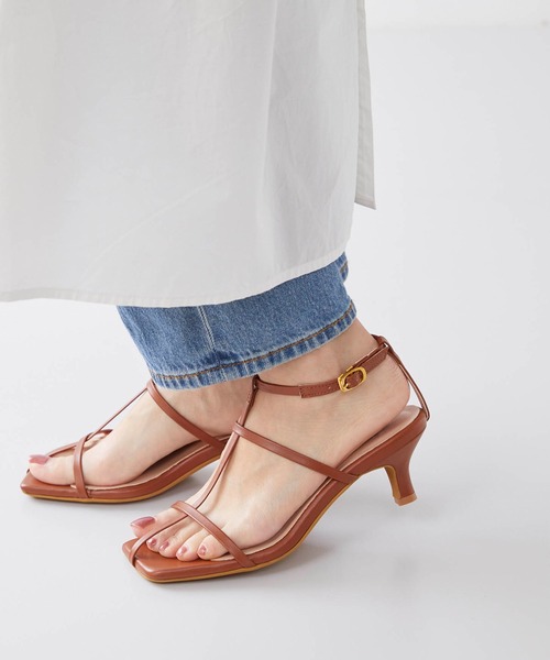 スクエアトゥストラップサンダル