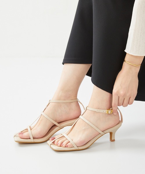 menue（メヌエ）の「スクエアトゥ華奢ストラップサンダル（サンダル・レディース・グレイッシュベージュ/キャメル/アイボリー/ブラック・3L/L/M/XS/LL/S）」の17枚目の写真