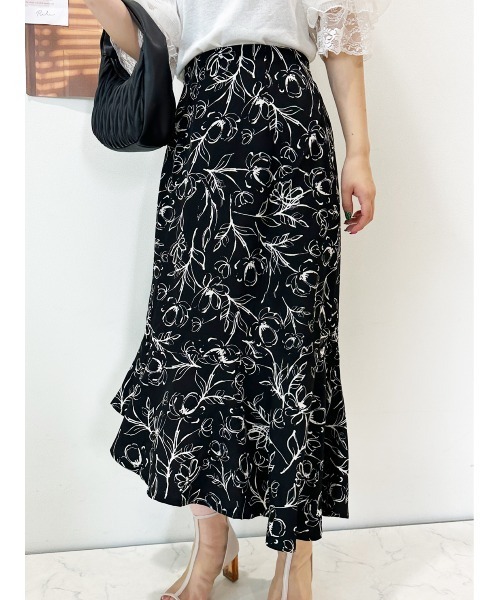 CECIL McBEE(セシルマクビー)の「フラワープリントアシンメトリーマーメイドスカート(スカート・レディース・ブラック/アイボリー/ベージュ・MEDIUM)」の6枚目の写真