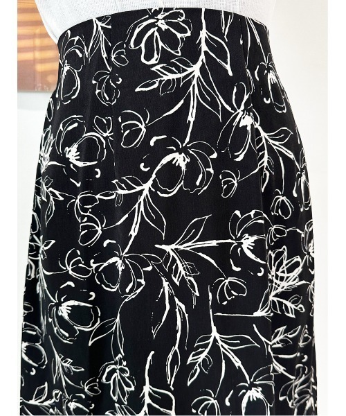 CECIL McBEE(セシルマクビー)の「フラワープリントアシンメトリーマーメイドスカート(スカート・レディース・ブラック/アイボリー/ベージュ・MEDIUM)」の8枚目の写真
