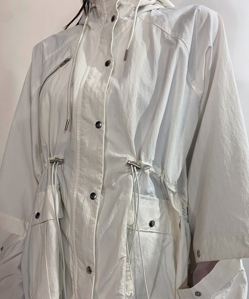 REDYAZEL（レディアゼル）の「スタンドフード2WAYポンチョブルゾン（ブルゾン・レディース・オフホワイト/ブラック・FREE）」の10枚目の写真
