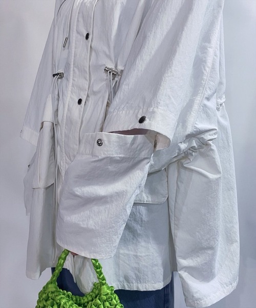 REDYAZEL（レディアゼル）の「スタンドフード2WAYポンチョブルゾン（ブルゾン・レディース・オフホワイト/ブラック・FREE）」の11枚目の写真