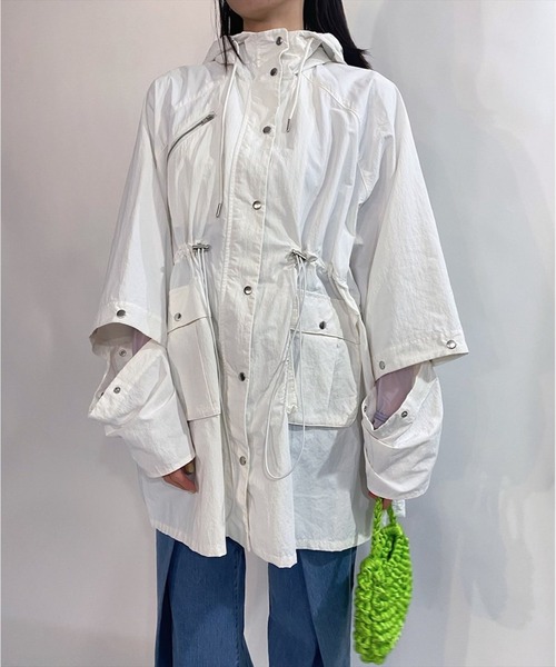 REDYAZEL（レディアゼル）の「スタンドフード2WAYポンチョブルゾン（ブルゾン・レディース・オフホワイト/ブラック・FREE）」の5枚目の写真