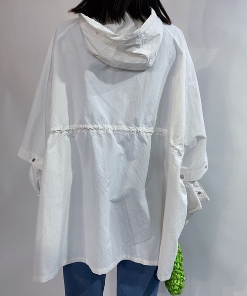 REDYAZEL（レディアゼル）の「スタンドフード2WAYポンチョブルゾン（ブルゾン・レディース・オフホワイト/ブラック・FREE）」の9枚目の写真