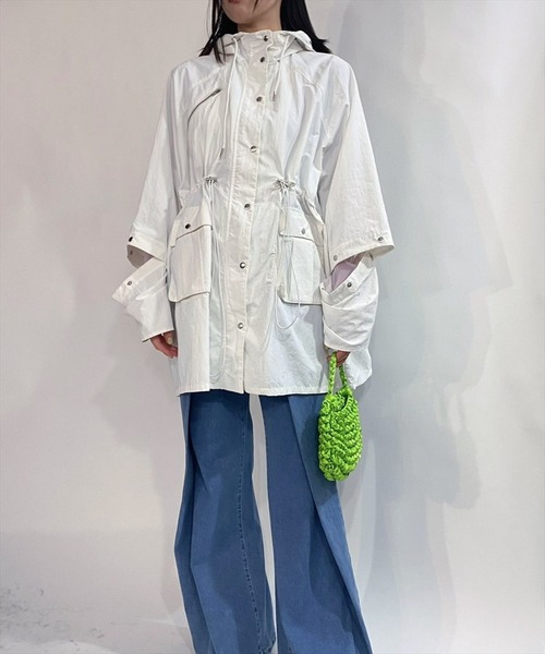 REDYAZEL（レディアゼル）の「スタンドフード2WAYポンチョブルゾン（ブルゾン・レディース・オフホワイト/ブラック・FREE）」の6枚目の写真